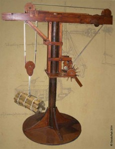 Holzmodell eines Lastenkrans nach einer Zeichnung von Leonardo da Vinci